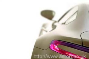 на трассе Астон Мартин Aston Martin AMV8 Vantage 2006. Кликните для просмотра фото автомобиля большего размера.