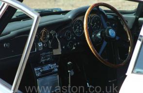 фотографии Астон Мартин Aston Martin DB5 1965. Кликните для просмотра фото автомобиля большего размера.