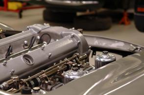 цвет Астон Мартин Aston Martin DB5 1965. Кликните для просмотра фото автомобиля большего размера.