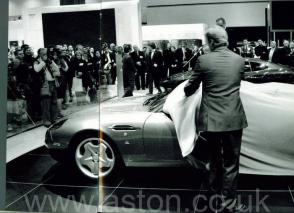 красивый Астон Мартин Aston Martin DB AR1 2004. Кликните для просмотра фото автомобиля большего размера.