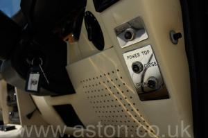 красивый Астон Мартин Aston Martin V8 Volante 1985. Кликните для просмотра фото автомобиля большего размера.