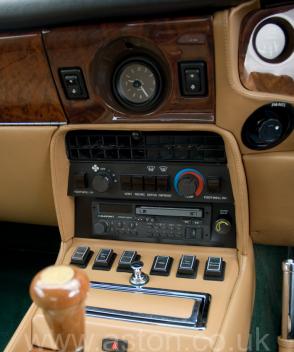 на трассе Астон Мартин Aston Martin Vantage X-Pack 1989. Кликните для просмотра фото автомобиля большего размера.