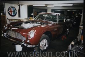 вид сзади Астон Мартин Aston Martin DB5 Vantage Spec 1965. Кликните для просмотра фото автомобиля большего размера.
