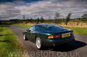 на трассе Астон Мартин Aston Martin DB7 Coupe 1997. Кликните для просмотра фото автомобиля большего размера.