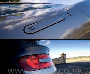 на дороге Астон Мартин Aston Martin DB9 2005. Кликните для просмотра фото автомобиля большего размера.