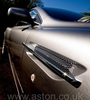 фотография Астон Мартин Aston Martin DB9 2005. Кликните для просмотра фото автомобиля большего размера.