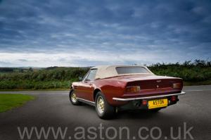 обзор Астон Мартин Aston Martin V8 Volante 1980. Кликните для просмотра фото автомобиля большего размера.