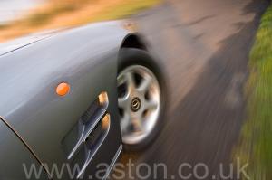 цвет Астон Мартин Aston Martin V8 Volante - LWB 2000. Кликните для просмотра фото автомобиля большего размера.