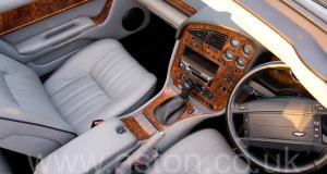 на трассе Астон Мартин Aston Martin V8 Volante - LWB 2000. Кликните для просмотра фото автомобиля большего размера.
