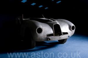 фотография Астон Мартин DB1 1950. Кликните для просмотра фото автомобиля большего размера.
