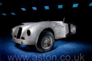 вид Астон Мартин DB1 1950. Кликните для просмотра фото автомобиля большего размера.