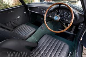вид сбоку Астон Мартин DB4 GT Zagato 1960. Кликните для просмотра фото автомобиля большего размера.