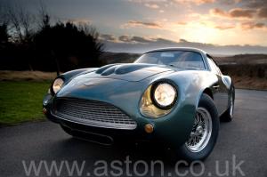 обзор Астон Мартин DB4 GT Zagato 1960. Кликните для просмотра фото автомобиля большего размера.