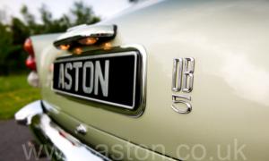 обзор Астон Мартин DB5 1965. Кликните для просмотра фото автомобиля большего размера.